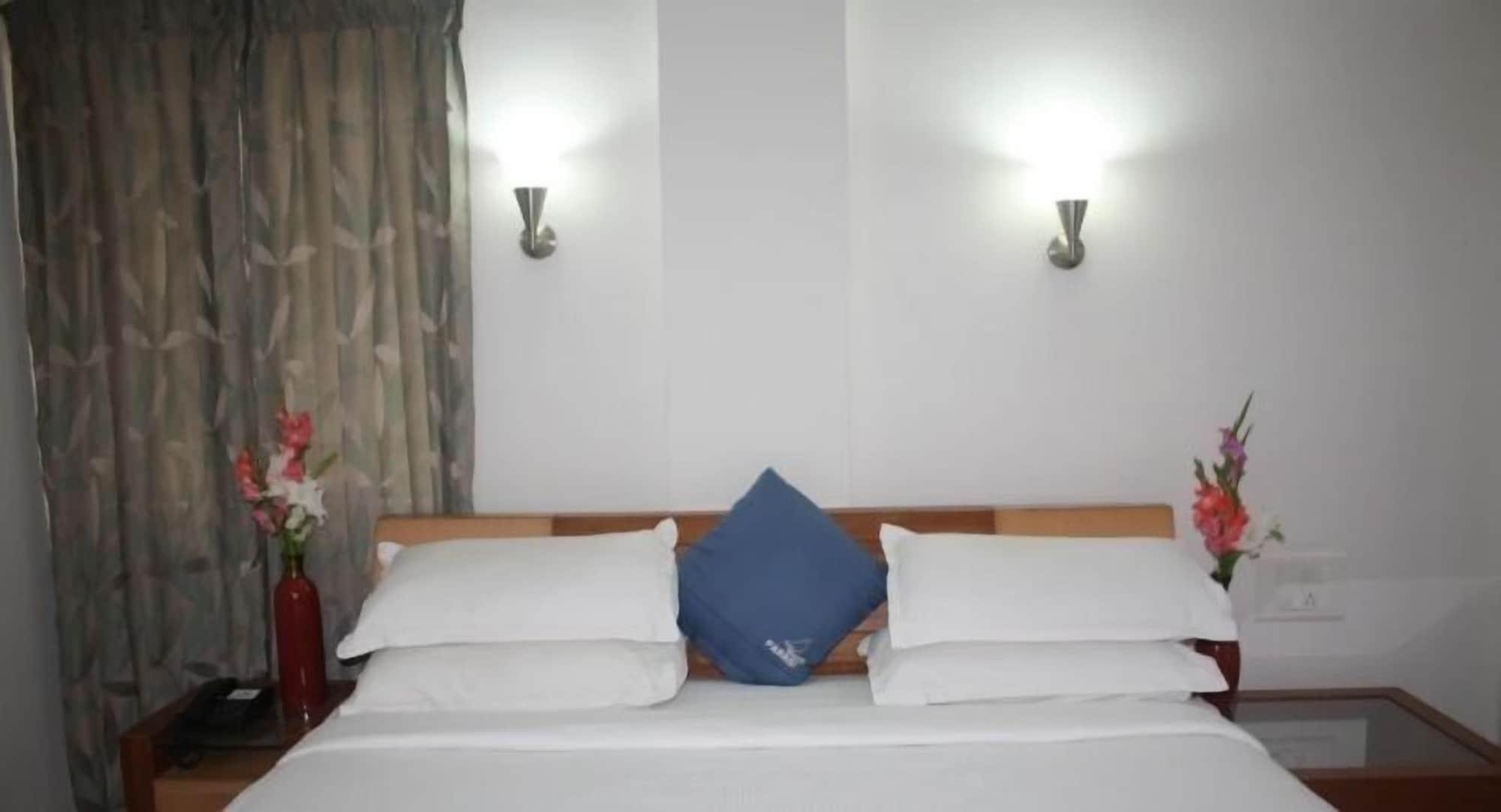 Hotel White Parrot Mysore Esterno foto