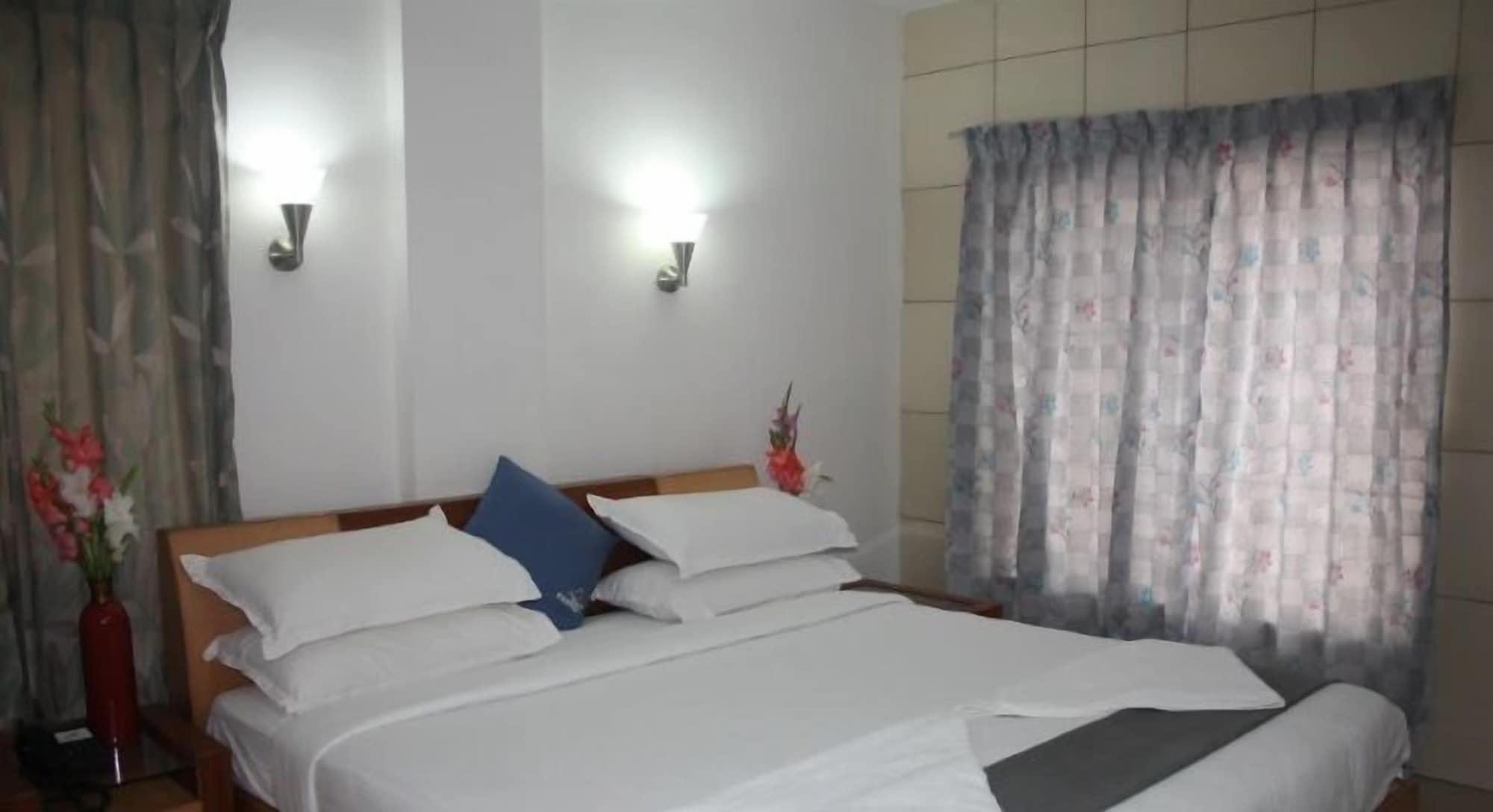 Hotel White Parrot Mysore Esterno foto