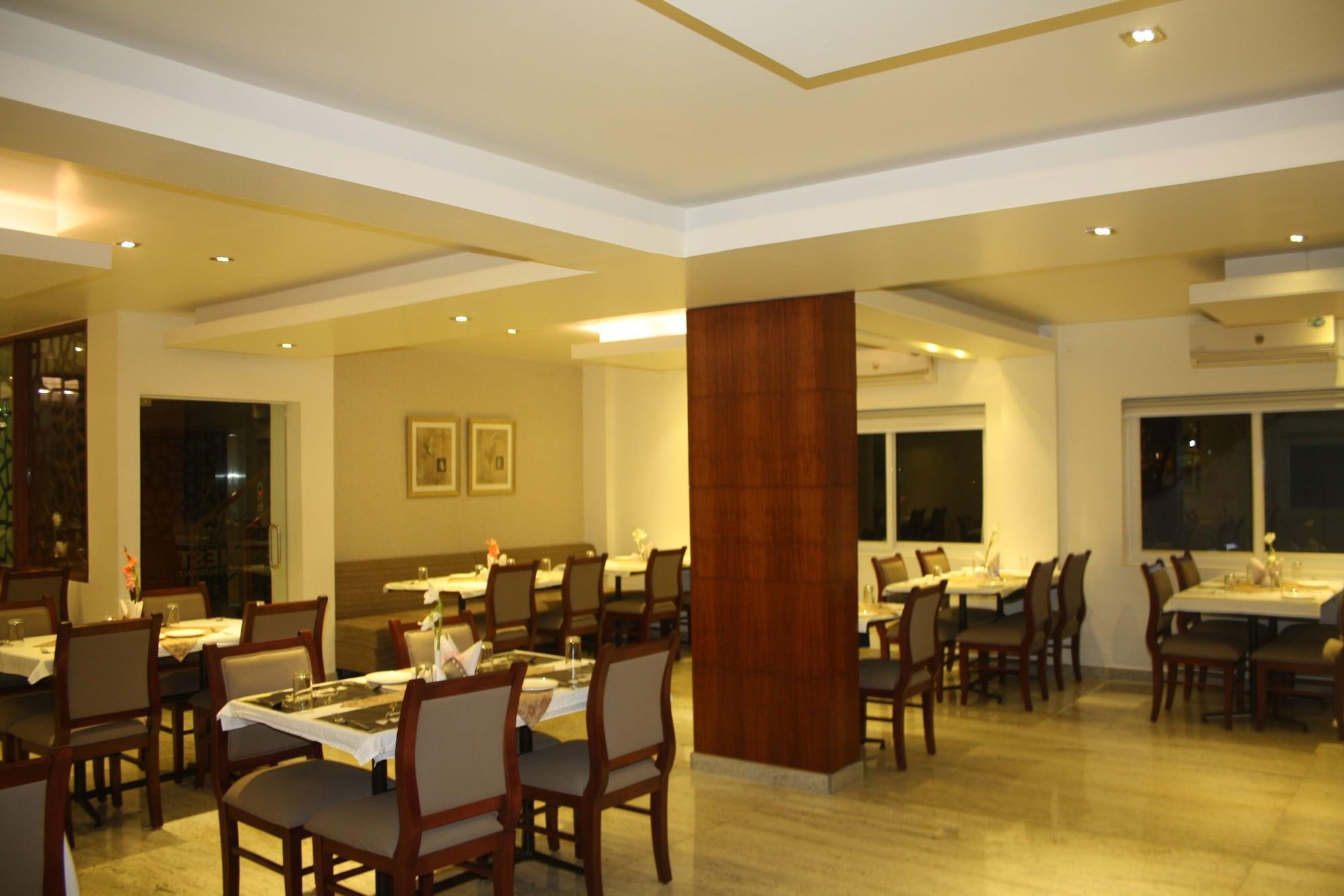 Hotel White Parrot Mysore Esterno foto