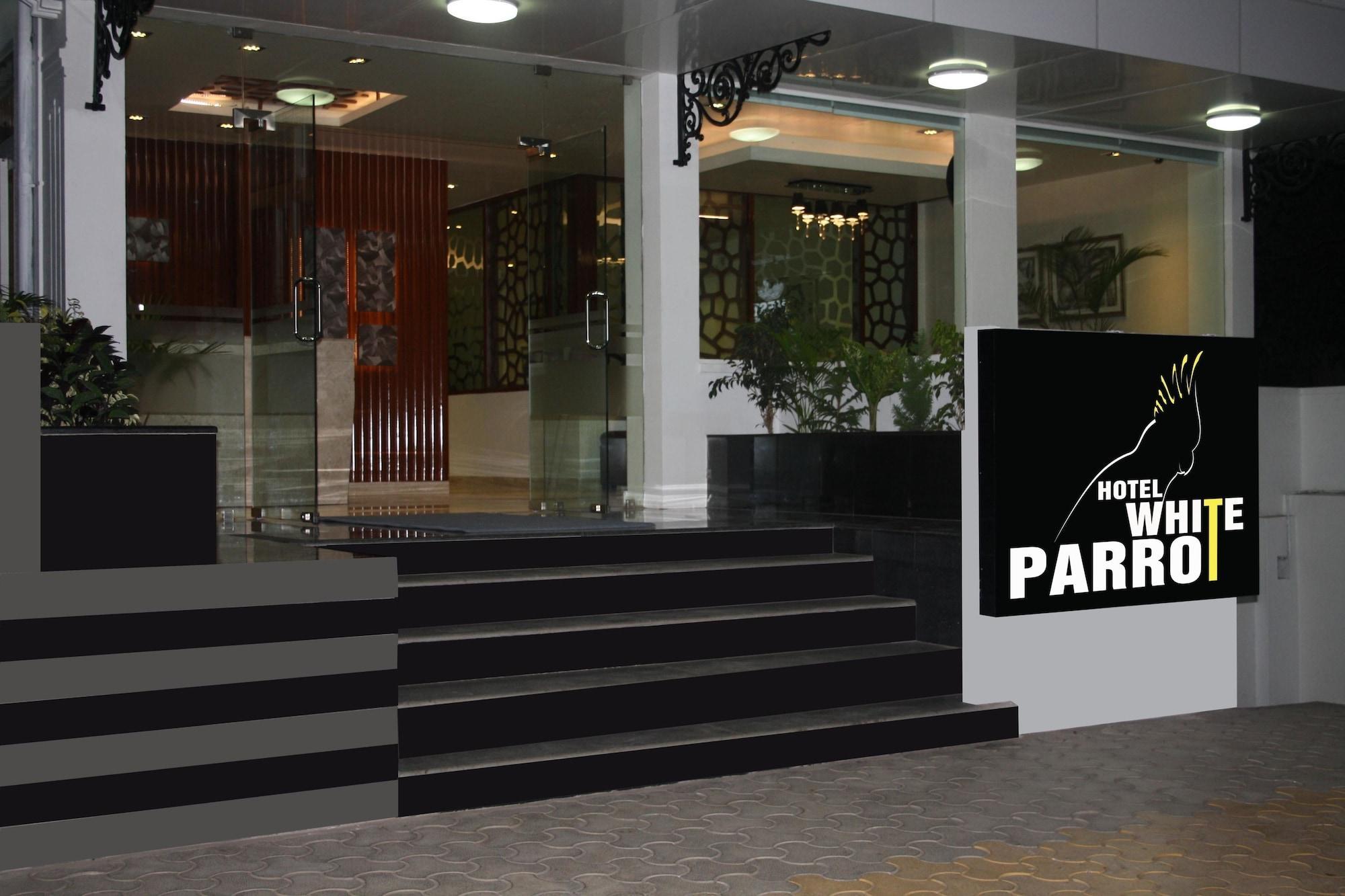 Hotel White Parrot Mysore Esterno foto