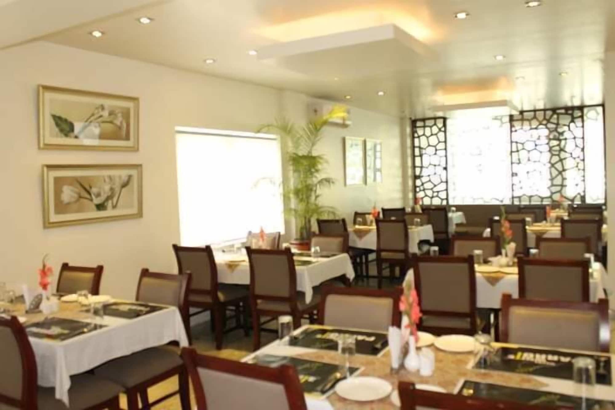 Hotel White Parrot Mysore Esterno foto