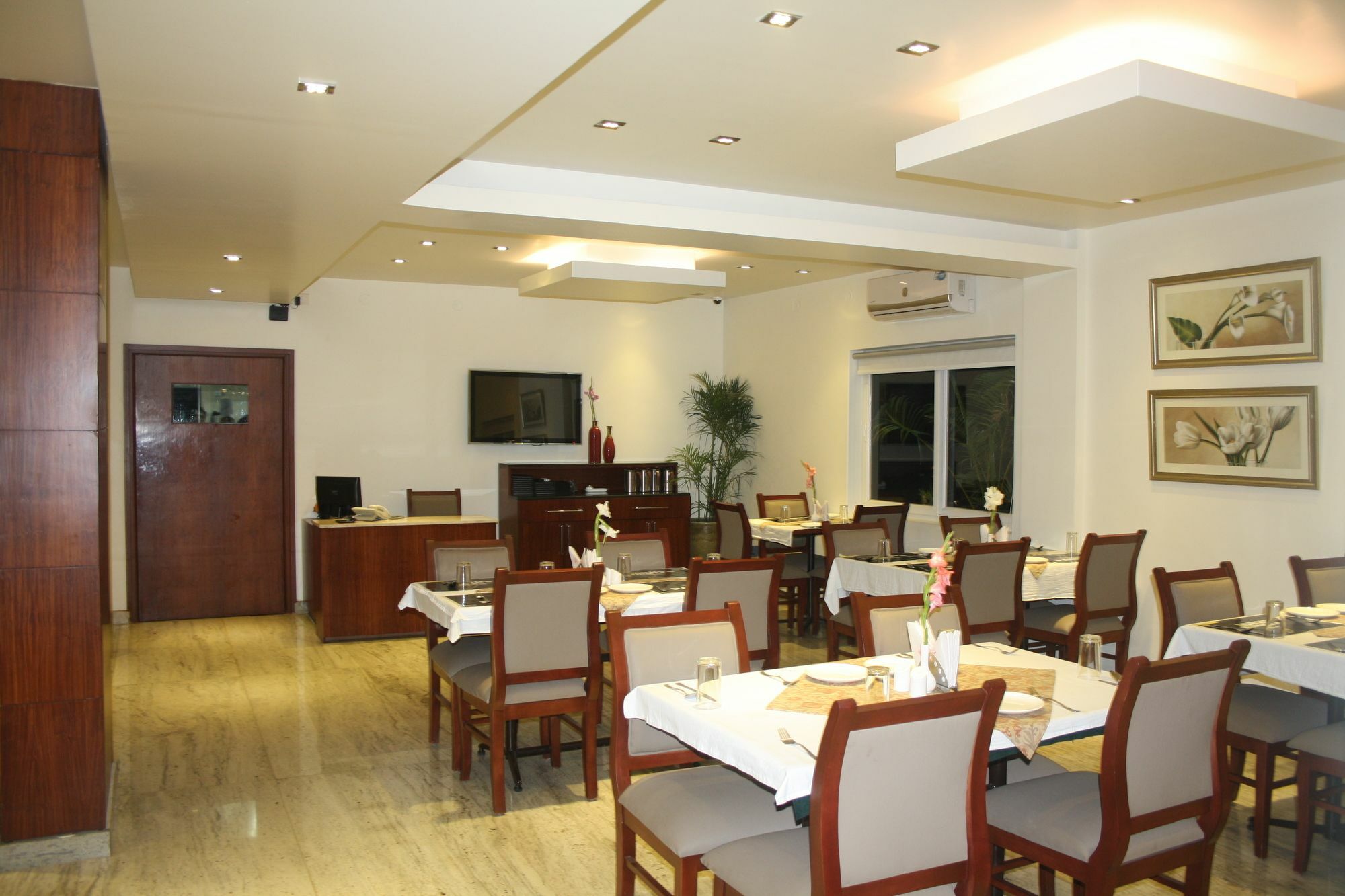 Hotel White Parrot Mysore Esterno foto